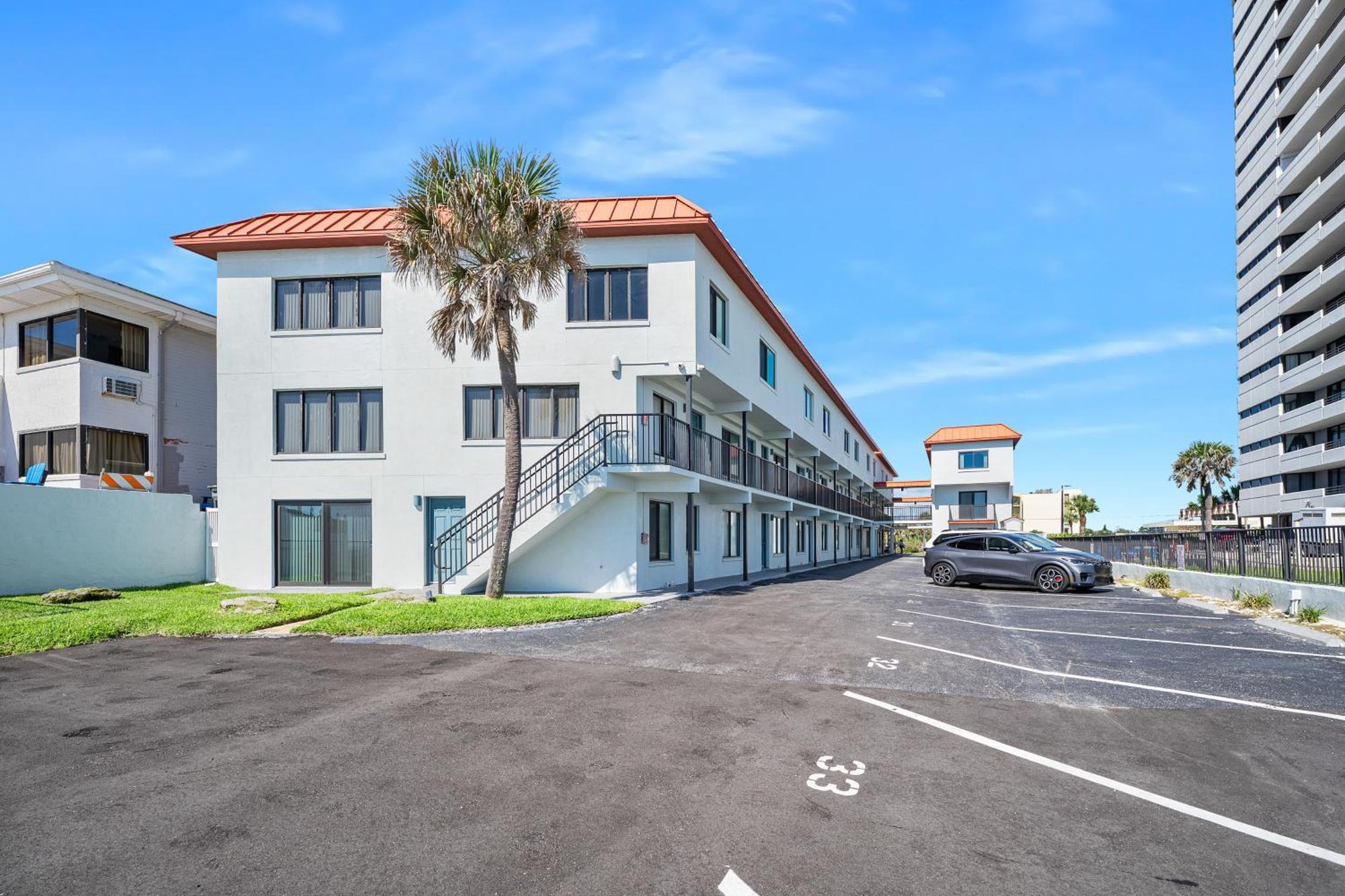 Family Friendly Oceanfront Condo With Pool! Daytona Beach Exterior photo